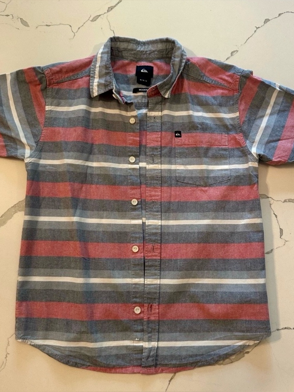 Quiksilver Boys Modern Fit Short Sleeve Button-Up Shirt Blue Pink Stripe Size M